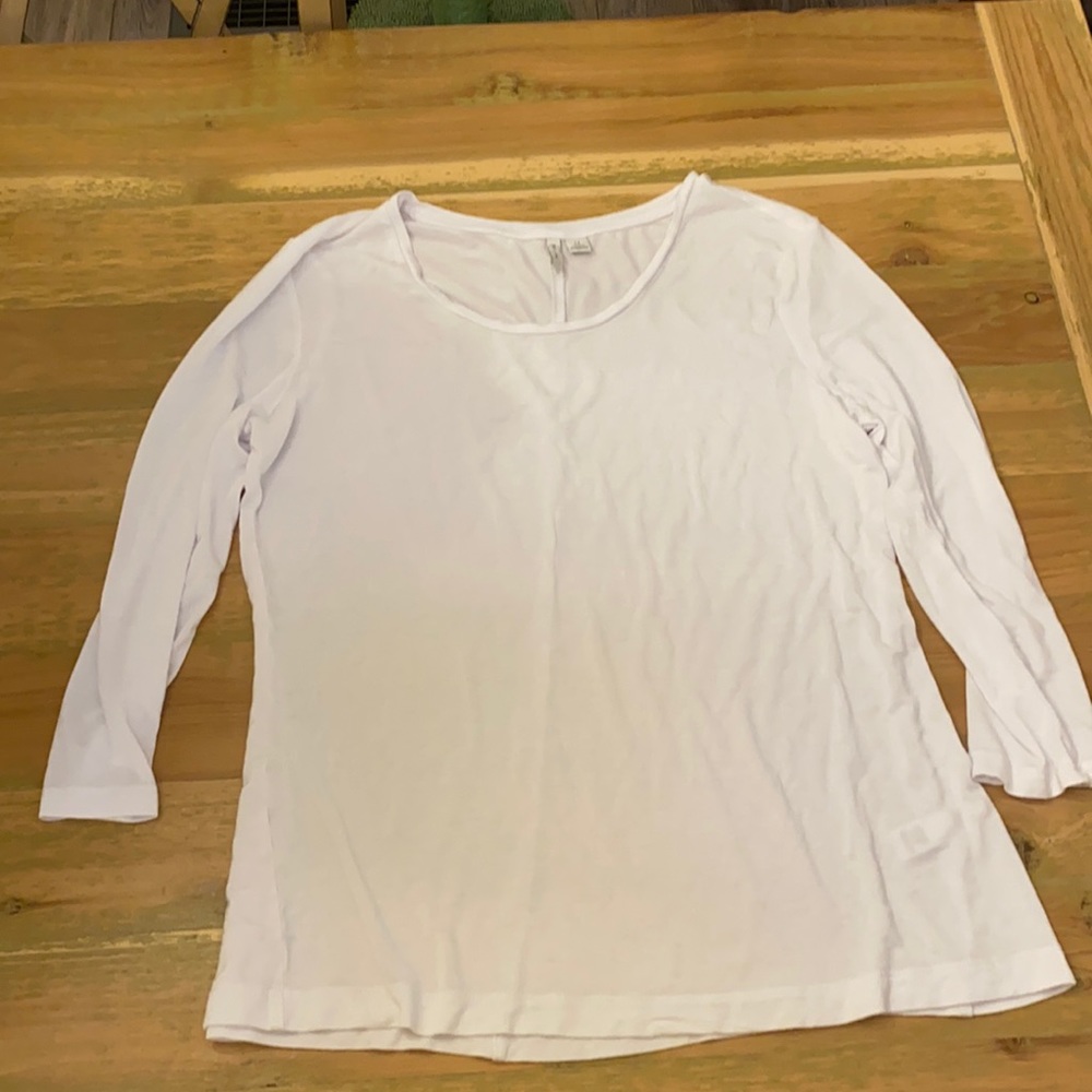 White three-quarter sleeves white shirt
